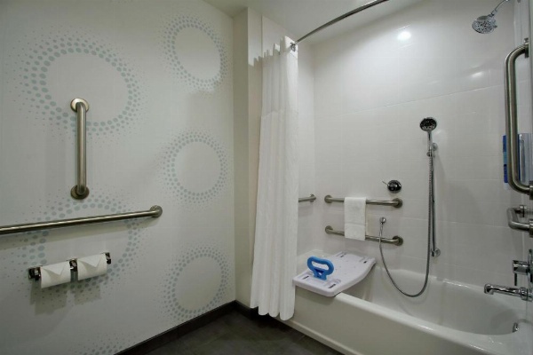 Tru By Hilton Mobile image 18