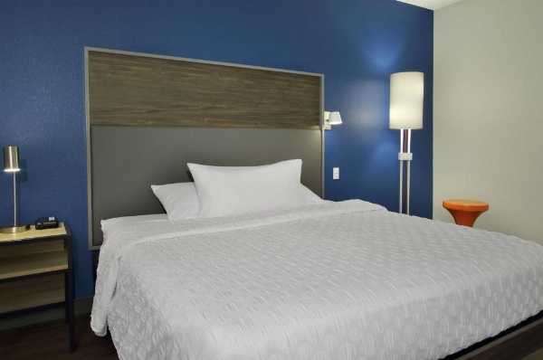 Tru By Hilton Mobile image 8